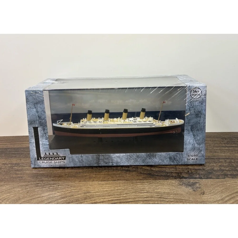 RMS Titanic Ocean Liner 1/1250 Scale Die-Cast Metal Model White Star Line Clas